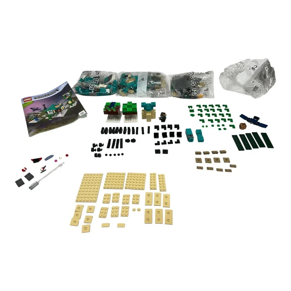 LEGO Minecraft The Sky Tower 21173 565 Pieces Box Instructions Missing 1 Part